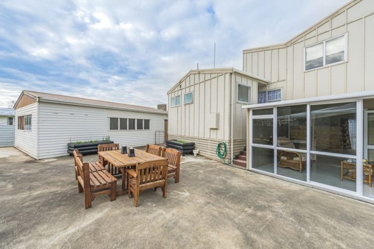 Photo of property in 2 Photinia Place, Aramoho, Whanganui, 4500