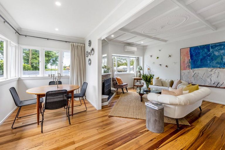 Photo of property in 24 Riro Street, Point Chevalier, Auckland, 1022