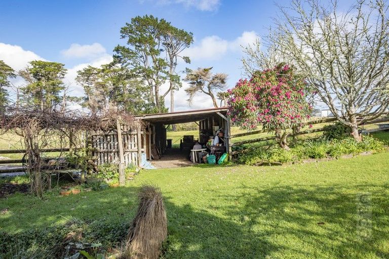 Photo of property in 271 Waitakere Road, Taupaki, Henderson, 0782