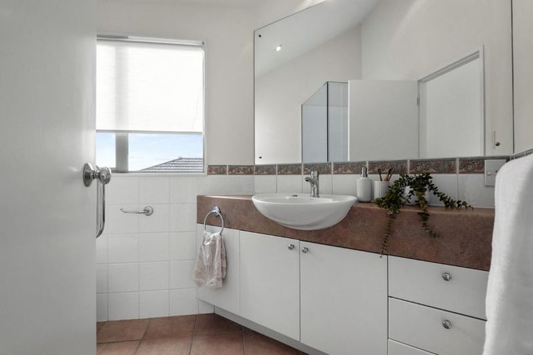 Photo of property in 2/321 Lake Road, Hauraki, Auckland, 0622