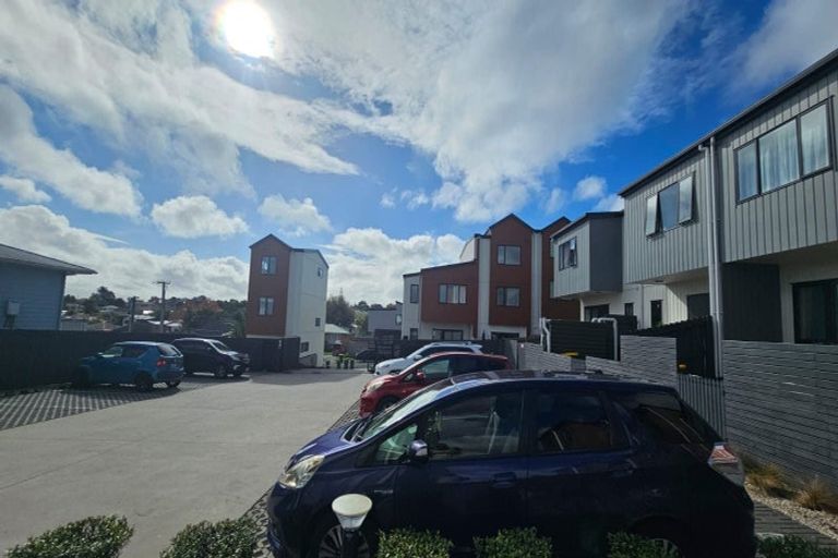 Photo of property in 9/6 Kereru Street, Henderson, Auckland, 0612