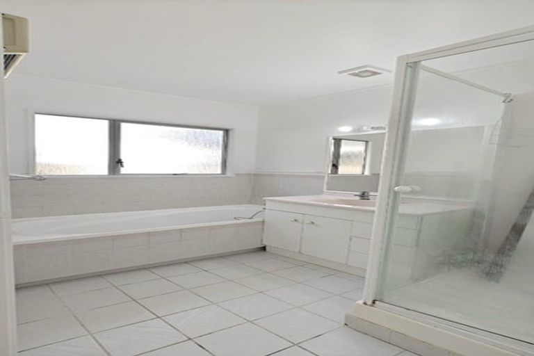 Photo of property in 6 Teviot Place, Totara Vale, Auckland, 0629