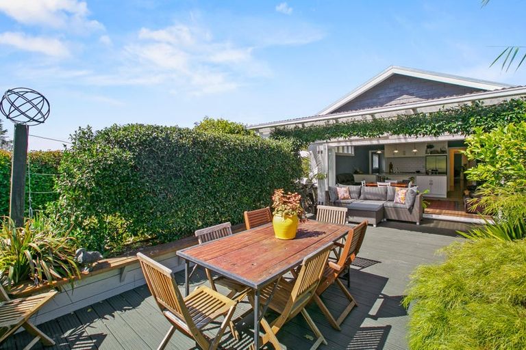 Photo of property in 76 Barrett Street, Westown, New Plymouth, 4310