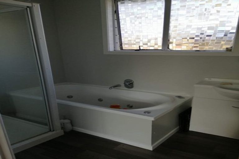 Photo of property in 6 Kamahi Avenue, Hawera, 4610