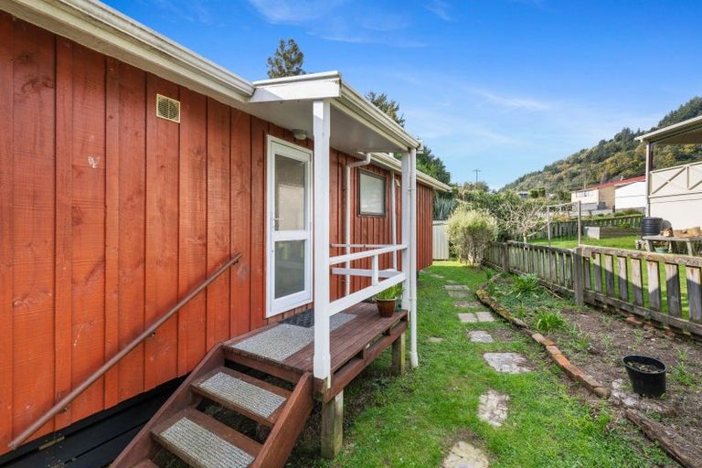 Photo of property in 15a Hampden Street, Picton, 7220