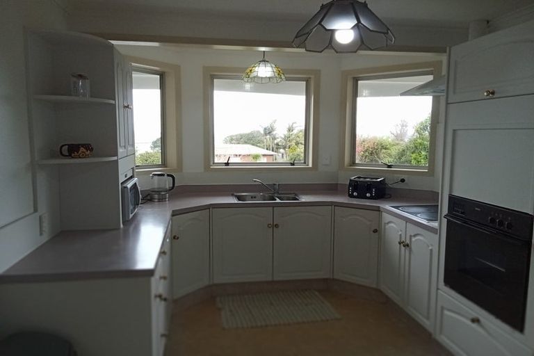 Photo of property in 12 Auld Street, Torbay, Auckland, 0630