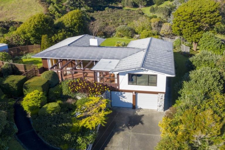 Photo of property in 18 Kawau Grove, Waikanae Beach, Waikanae, 5036