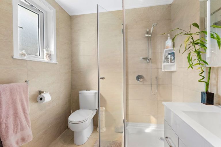 Photo of property in 236 Whitney Street, Blockhouse Bay, Auckland, 0600