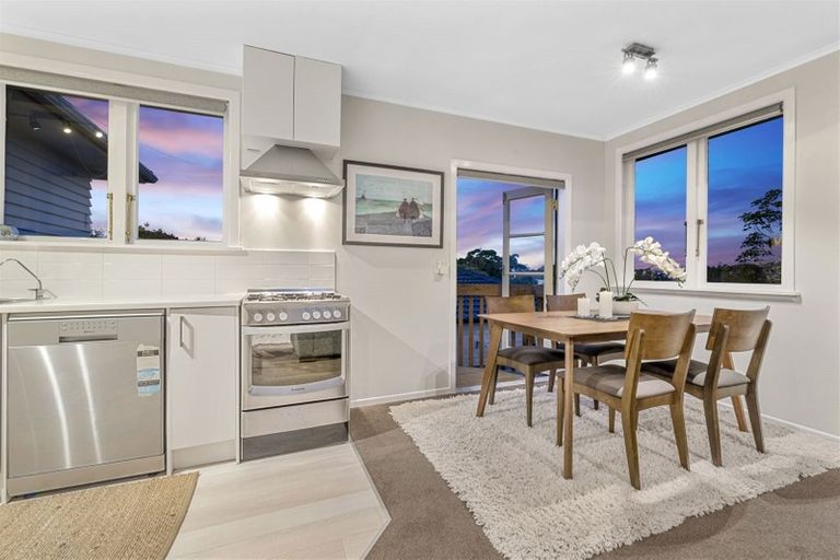 Photo of property in 6 Red Beach Road, Red Beach, 0932