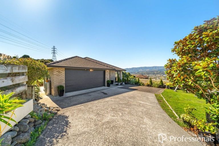 Photo of property in 35 Percy Kinsman Crescent, Riverstone Terraces, Upper Hutt, 5018