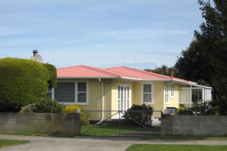 Photo of property in 21 Polson Street, Castlecliff, Whanganui, 4501