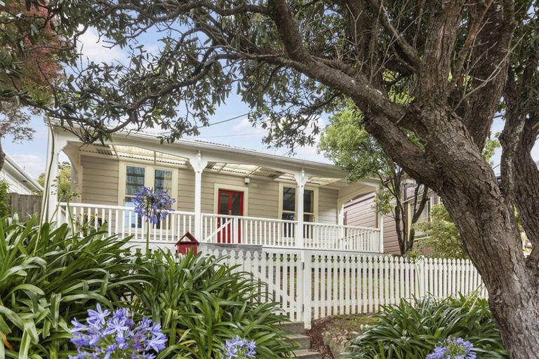 Photo of property in 11 Danube Street, Island Bay, Wellington, 6023