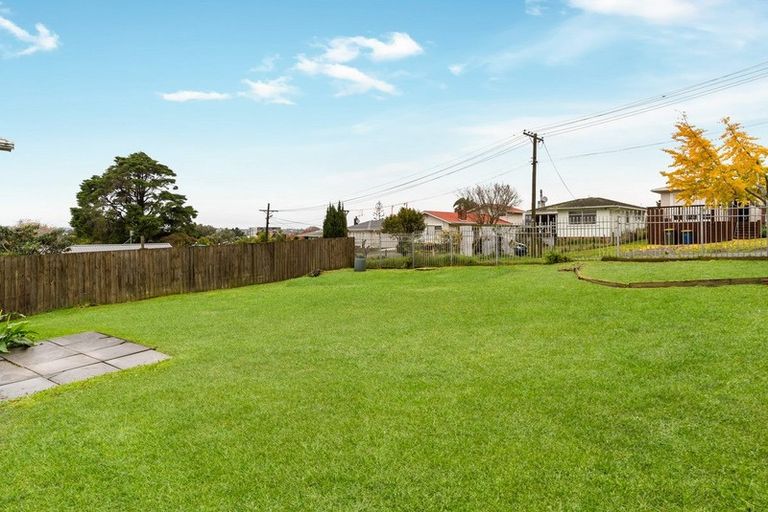 Photo of property in 1 Rickards Place, New Lynn, Auckland, 0600