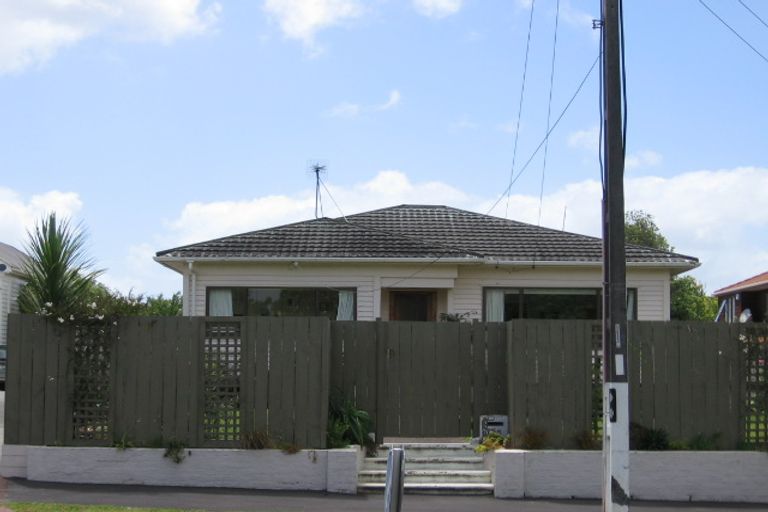 Photo of property in 102a Blockhouse Bay Road, Avondale, Auckland, 1026