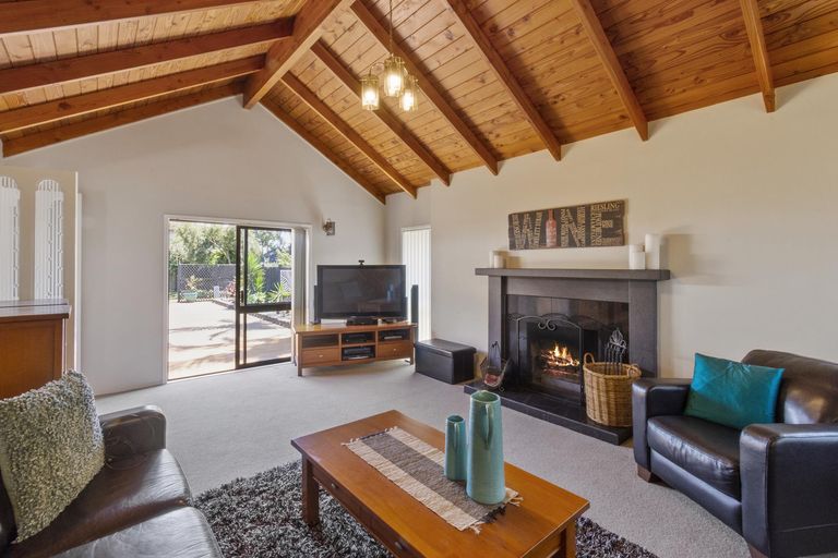 Photo of property in 172 Walter Strevens Drive, Conifer Grove, Takanini, 2112