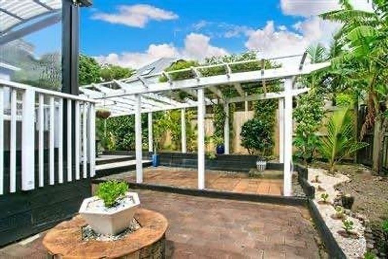 Photo of property in 2/18 Long Bay Drive, Torbay, Auckland, 0630