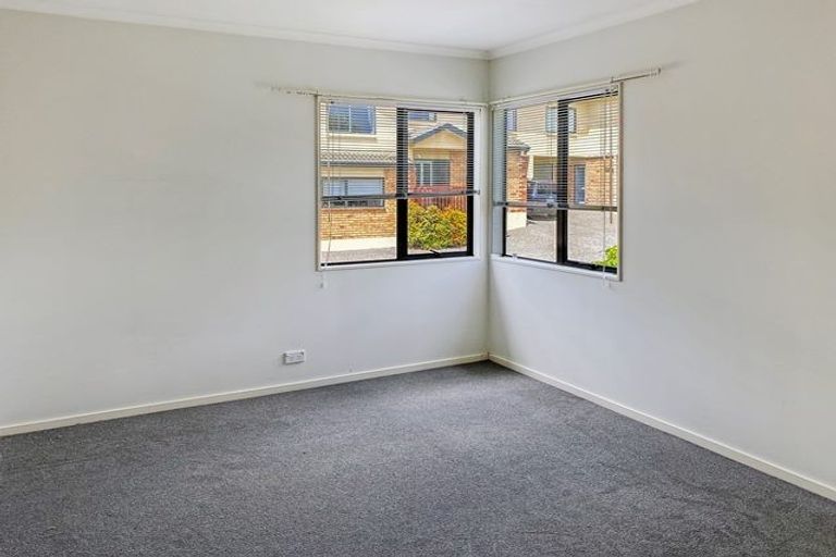 Photo of property in 1/6 Sunnydale Place, Oteha, Auckland, 0632