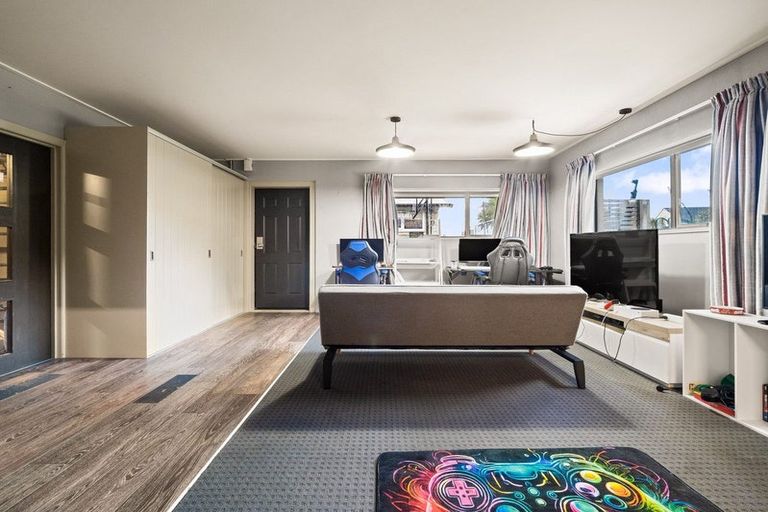 Photo of property in 2 Leith Street, Kinmont Park, Mosgiel, 9024