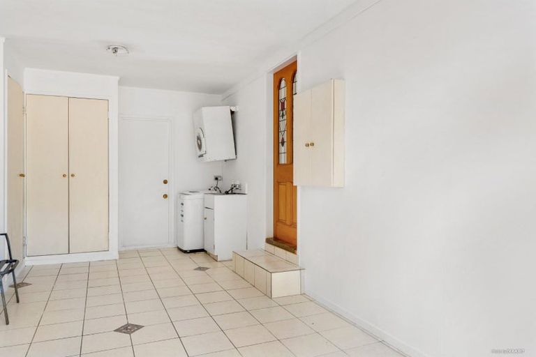 Photo of property in 1/7 Flaxdale Street, Birkdale, Auckland, 0626