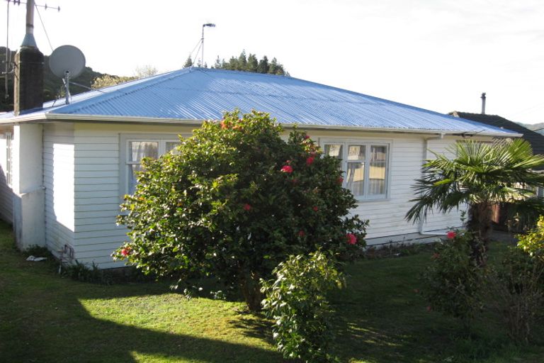 Photo of property in 18 Gardiner Grove, Wainuiomata, Lower Hutt, 5014