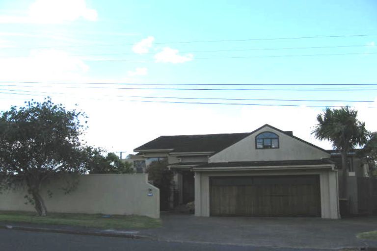 Photo of property in 2/94 East Coast Road, Milford, Auckland, 0620