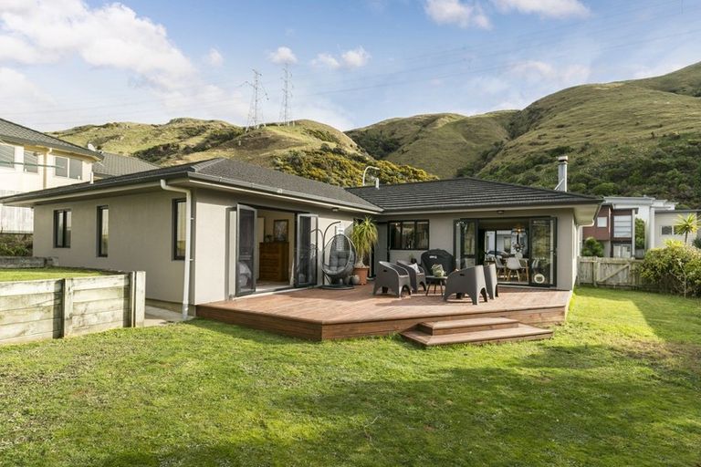 Photo of property in 19 Erlestoke Crescent, Churton Park, Wellington, 6037