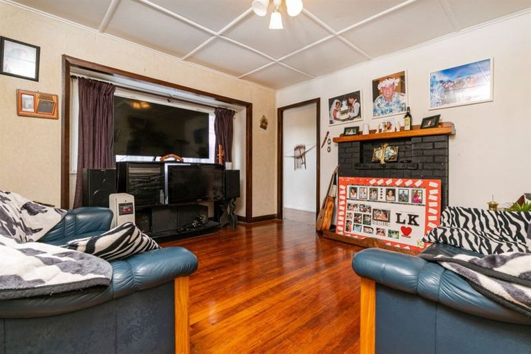 Photo of property in 117 Te Atatu Road, Te Atatu South, Auckland, 0610