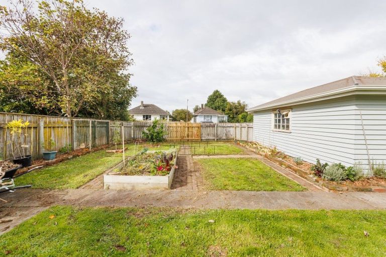 Photo of property in 11 Montrose Place, Takaro, Palmerston North, 4412