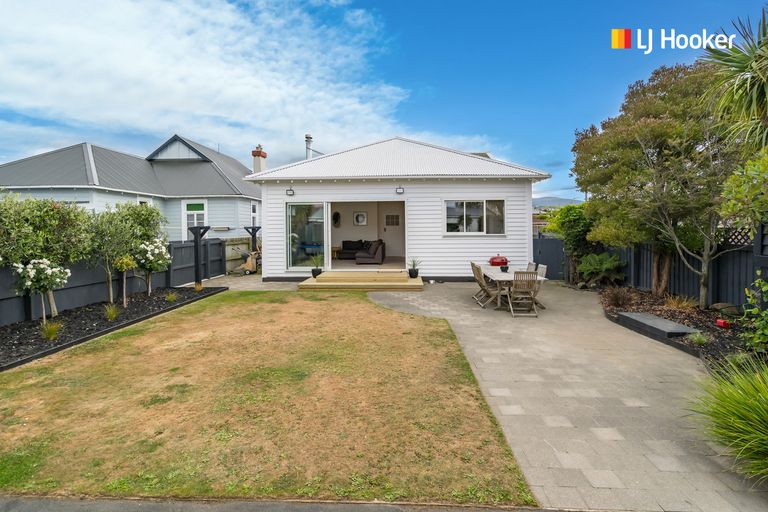 Photo of property in 65 Hargest Crescent, Saint Kilda, Dunedin, 9012