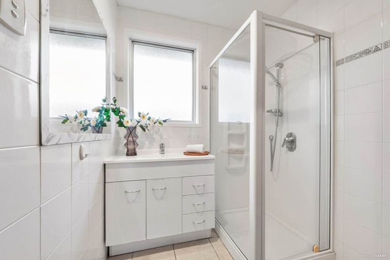 Photo of property in 1 Murillo Place, Henderson, Auckland, 0612