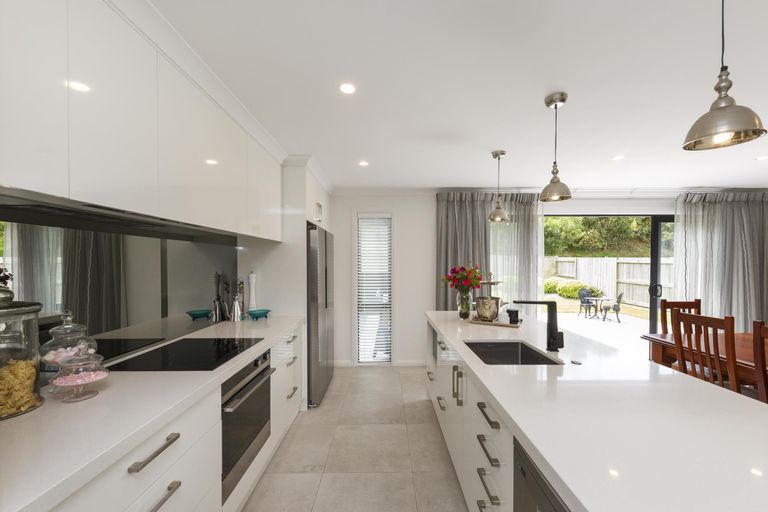 Photo of property in 5 Freedom Drive, Kelvin Grove, Palmerston North, 4414