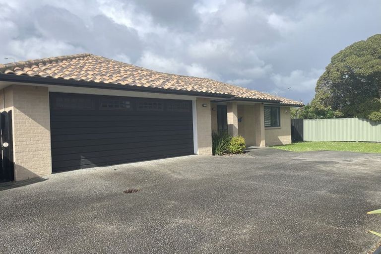 Photo of property in 24 Caltra Place, East Tamaki, Auckland, 2016