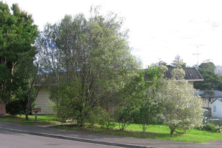 Photo of property in 35 Lilburn Crescent, Massey, Auckland, 0614