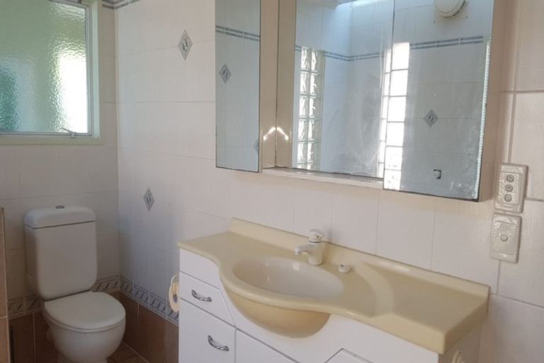 Photo of property in 2/837 Beach Road, Browns Bay, Auckland, 0630