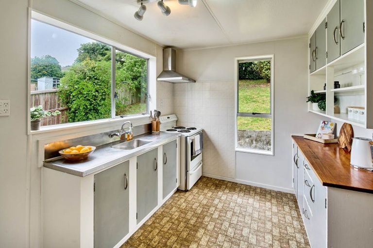 Photo of property in 61 Davidson Crescent, Tawa, Wellington, 5028