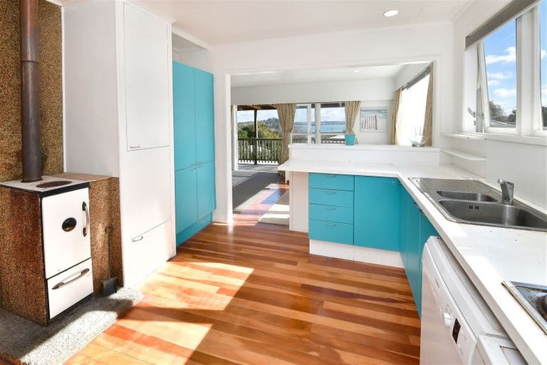 Photo of property in 4a Kathy Terrace, Stanmore Bay, Whangaparaoa, 0932