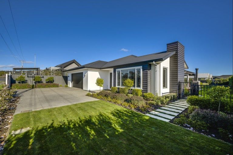 Photo of property in 145 Arataki Road, Havelock North, 4130