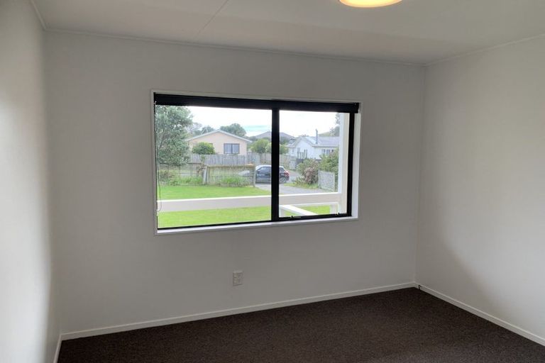 Photo of property in 100 Queens Road, Waikanae Beach, Waikanae, 5036