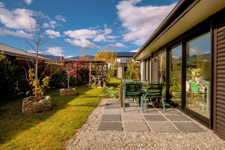 Photo of property in 6 Hewson Crescent, Lake Hawea, Wanaka, 9382