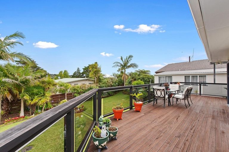Photo of property in 57 Avonleigh Road, Green Bay, Auckland, 0604