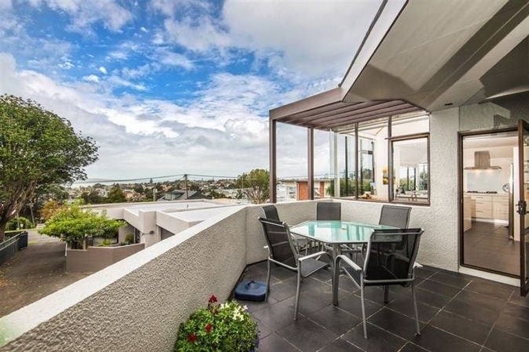 Photo of property in 2/4 Prospect Terrace, Milford, Auckland, 0620