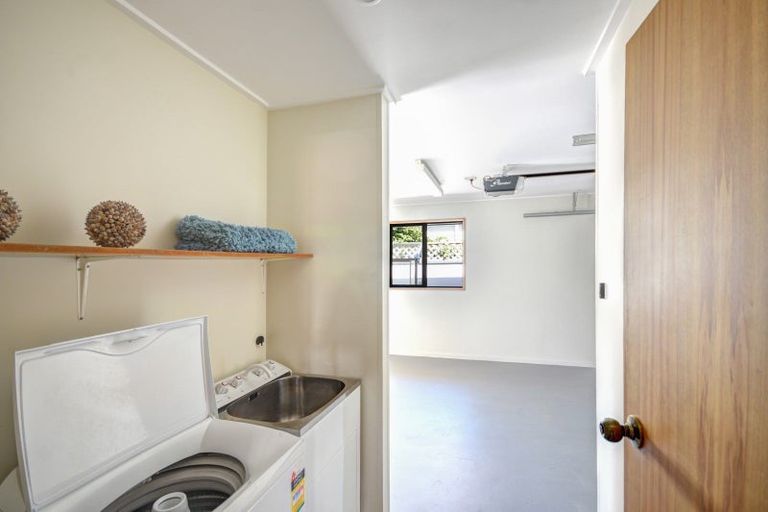 Photo of property in 33 Macandrew Road, South Dunedin, Dunedin, 9012