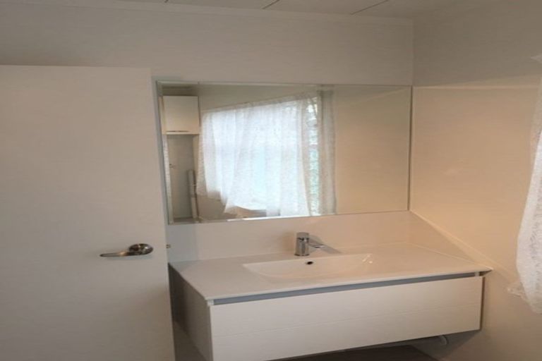 Photo of property in 5/320 Pakuranga Road, Pakuranga Heights, Auckland, 2010