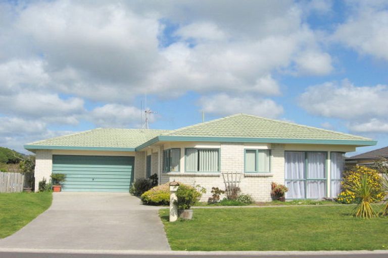 Photo of property in 33 Maesbury Close, Papamoa Beach, Papamoa, 3118