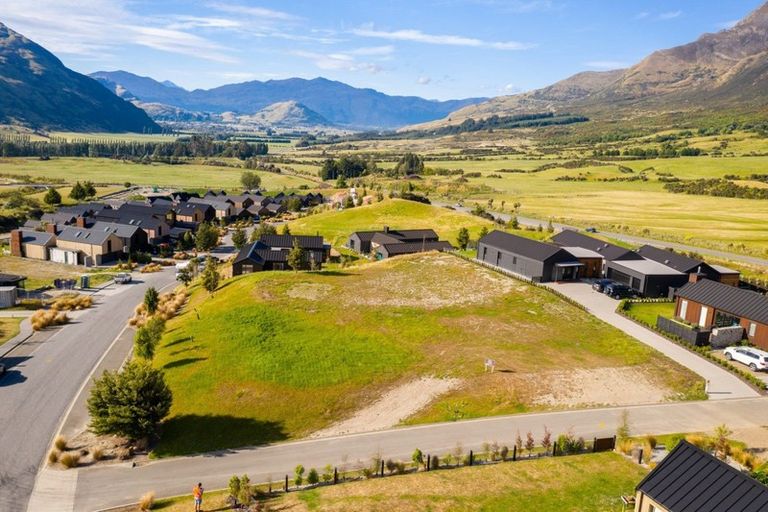 Photo of property in 16 Double Cone Road, Jacks Point, Queenstown, 9371