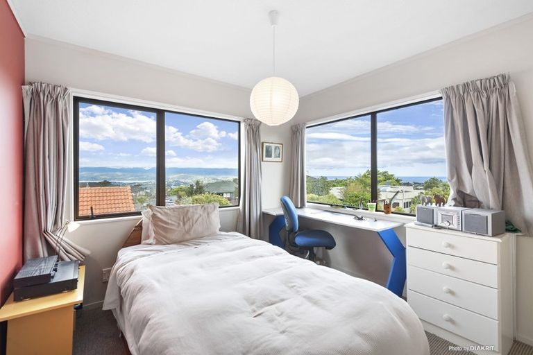 Photo of property in 36 Ashton Fitchett Drive, Brooklyn, Wellington, 6021