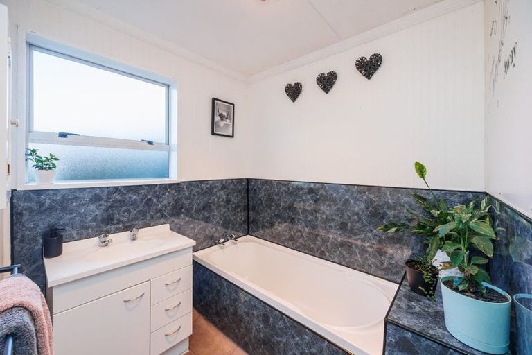 Photo of property in 16 Havelock Avenue, Westbrook, Palmerston North, 4412