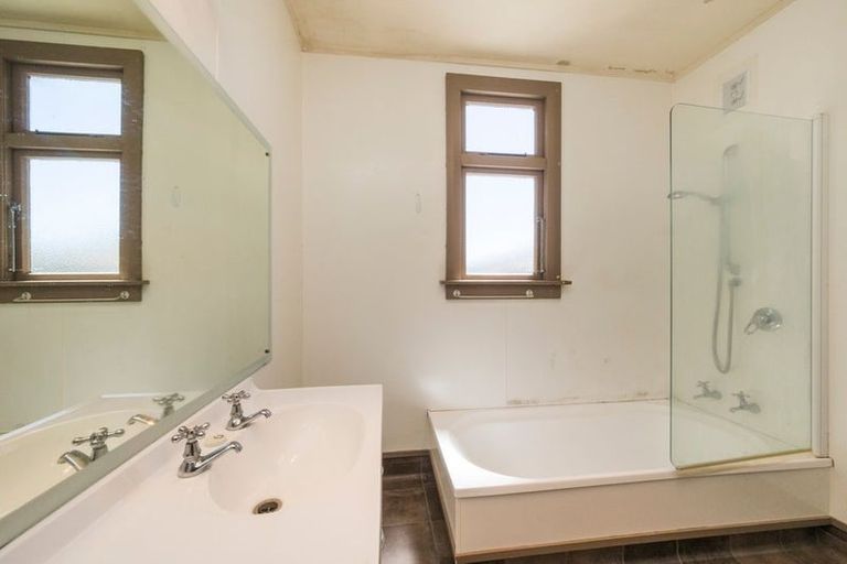 Photo of property in 629 Featherston Street, Roslyn, Palmerston North, 4414