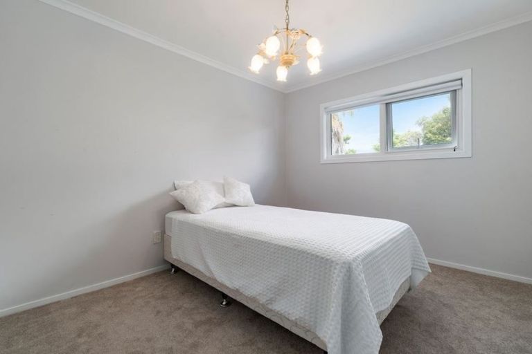 Photo of property in 17 Gala Place, Henderson, Auckland, 0612