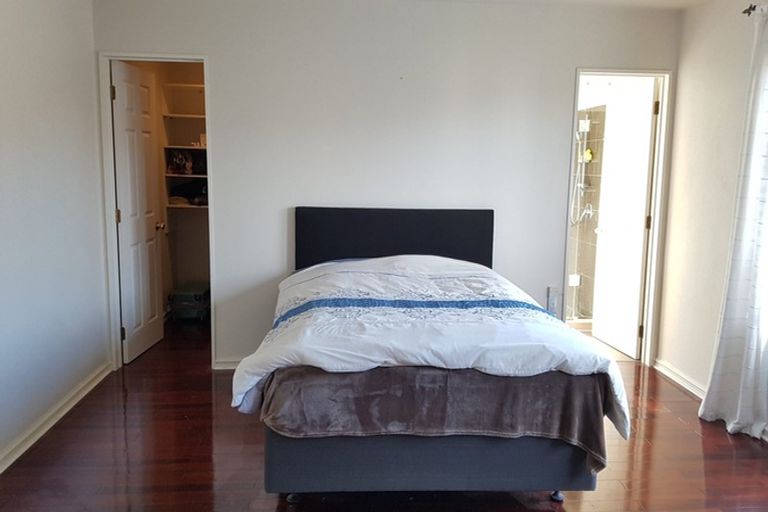 Photo of property in 2 Graham Collins Drive, Windsor Park, Auckland, 0632